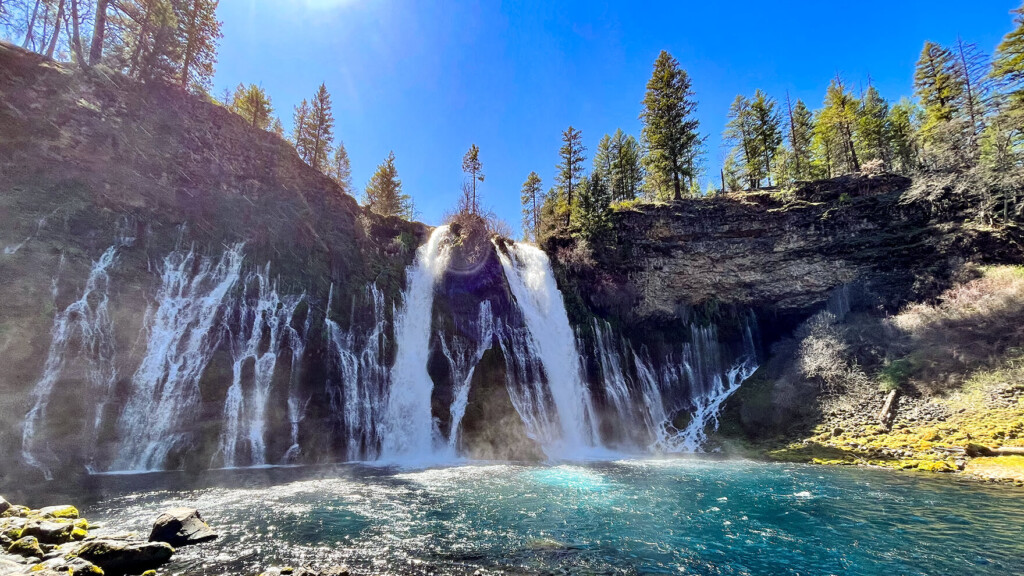 “カリフォルニアで最も美しい” と呼ばれる滝、バーニーフォールズ【歩かずに死ねるか！アメリカ国立公園への旅（34）Mt. シャスタの宝石】