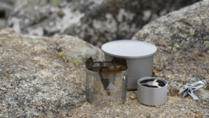 【忖度なしの自腹レビュー】「超軽い」も「美味しい」も愉しみたいミニマリストのための超軽量アルミクッカー＆アルコールストーブ「GARUD kanamari400 & ao」実践レビュー