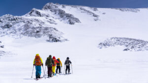 【2025秋冬】今すぐ欲しいバックカントリースキー・スノーボード向けバックパックのこだわり別ベストモデルとバックカントリースキー向けバックパックを選ぶときにチェックしたい10のポイント