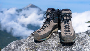 キャラバン グランドキング GK-ALT 最速レビュー：トレイルも岩場も、ハイキングもトレッキングも。登山靴の新しいスイートスポットを埋める、1足ですべてをこなしたい人のためのマウンテンブーツ