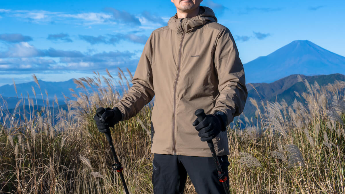 動けば湿気を放出し、止まれば熱を閉じ込める「SALOMON MOUNTAIN FLEX HOODED」は、今シーズンのアクティブインサレーションで注目必須のダークホース【実践レビュー】