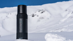 SIGG「アルパインスター 0.5L」レビュー：スイスの老舗ブランドSIGGが満を持して放つ、タフで美しくそして熱々の山岳向け保温ボトルは山専、モンベルの牙城を崩せるか？