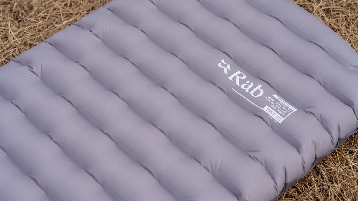 【実践レビュー】重量わずか345gで衝撃のR値5.5。さらに進化して軽さと暖かさが限界突破したRab「Ultrasphere 5」はスリーピングパッドの新たな最適解【実践レビュー】