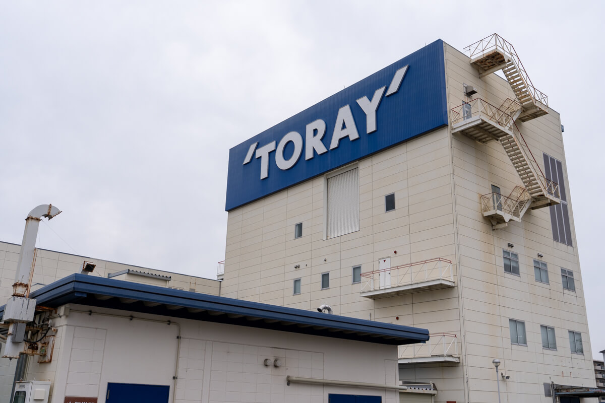 東レの先端研究施設「人工気象室」に潜入。独自開発の高機能素材を採用したワークマン2026年新作ワークウェア『XShelter 暑熱Ω』の驚異的なパフォーマンスを一足先に体感してきた