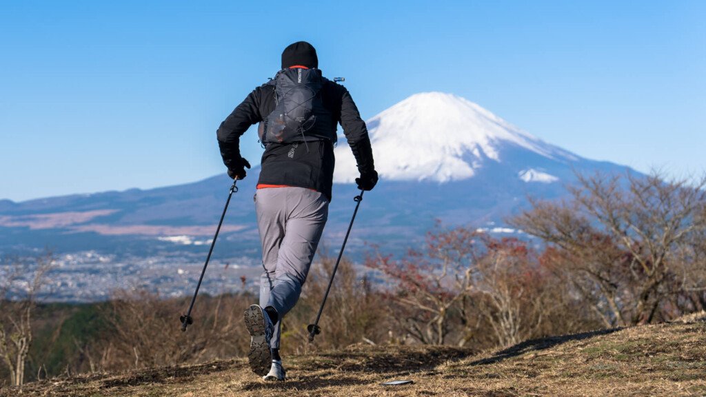 冬でも気持ちよく山を走りたい！タフなトレイルに真価を発揮する SALOMON ADV SKIN CROSS SEASON 15 & CROSS RUNレビュー