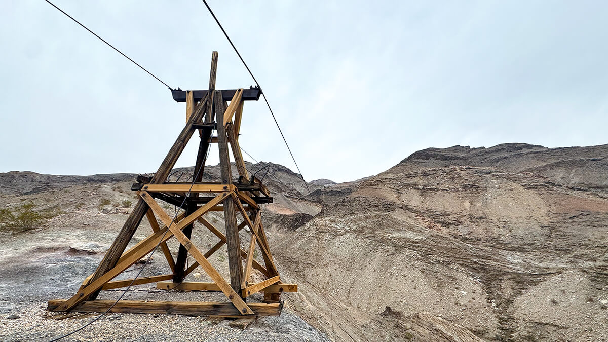 A journey through the remains of the Gold Rush dream. The second hiking course around Death Valley: The Keene Wonder Mine Trail [Can you die without walking? A journey through America&#39;s National Parks (45)]