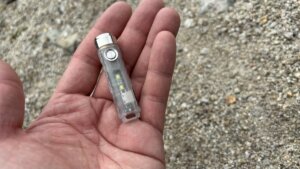 [Review at my own expense] Rovy Von Aurora A7: A super-convenient, all-inclusive, ultra-compact flashlight the size of your pinky and weighing just 17.6g