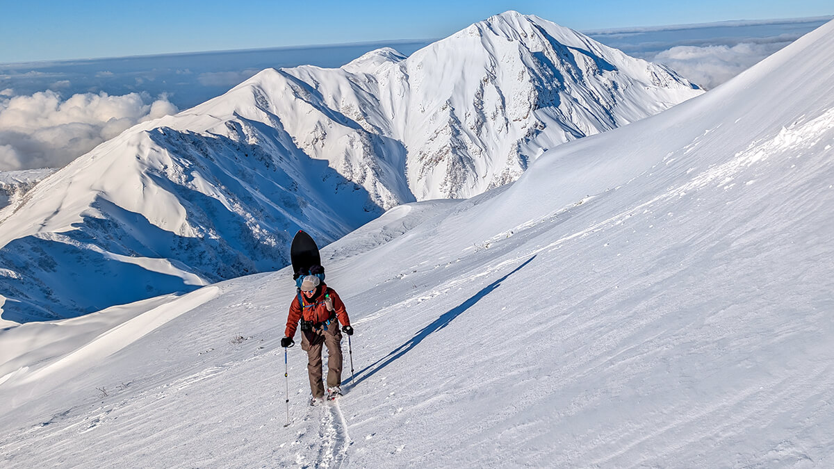 【2025-2026】雪山歩きの第一歩「スノーシュー・ワカン」はどう使い分ける？どう選ぶ？　後悔しない選び方のポイントと用途・こだわり別ベストモデル