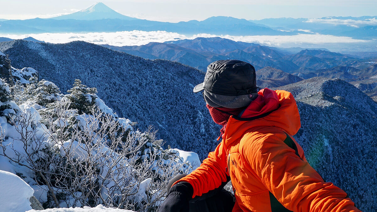 [Fall/Winter 2025] Down? Synthetic? Fleece? The key to layering is choosing the right material. This season&#39;s best mid-layer winter gear for mountain climbing, with tips for choosing the right one.